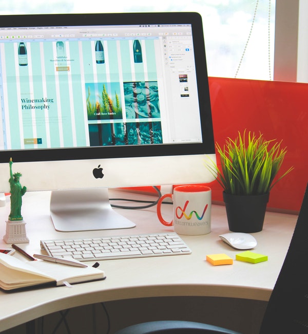Desenvolvimento de software com tecnologias modernas como React, Node.js, Python e Flutter
